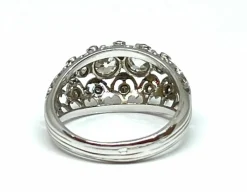 Bague ancienne ajourée en or blanc et diamants