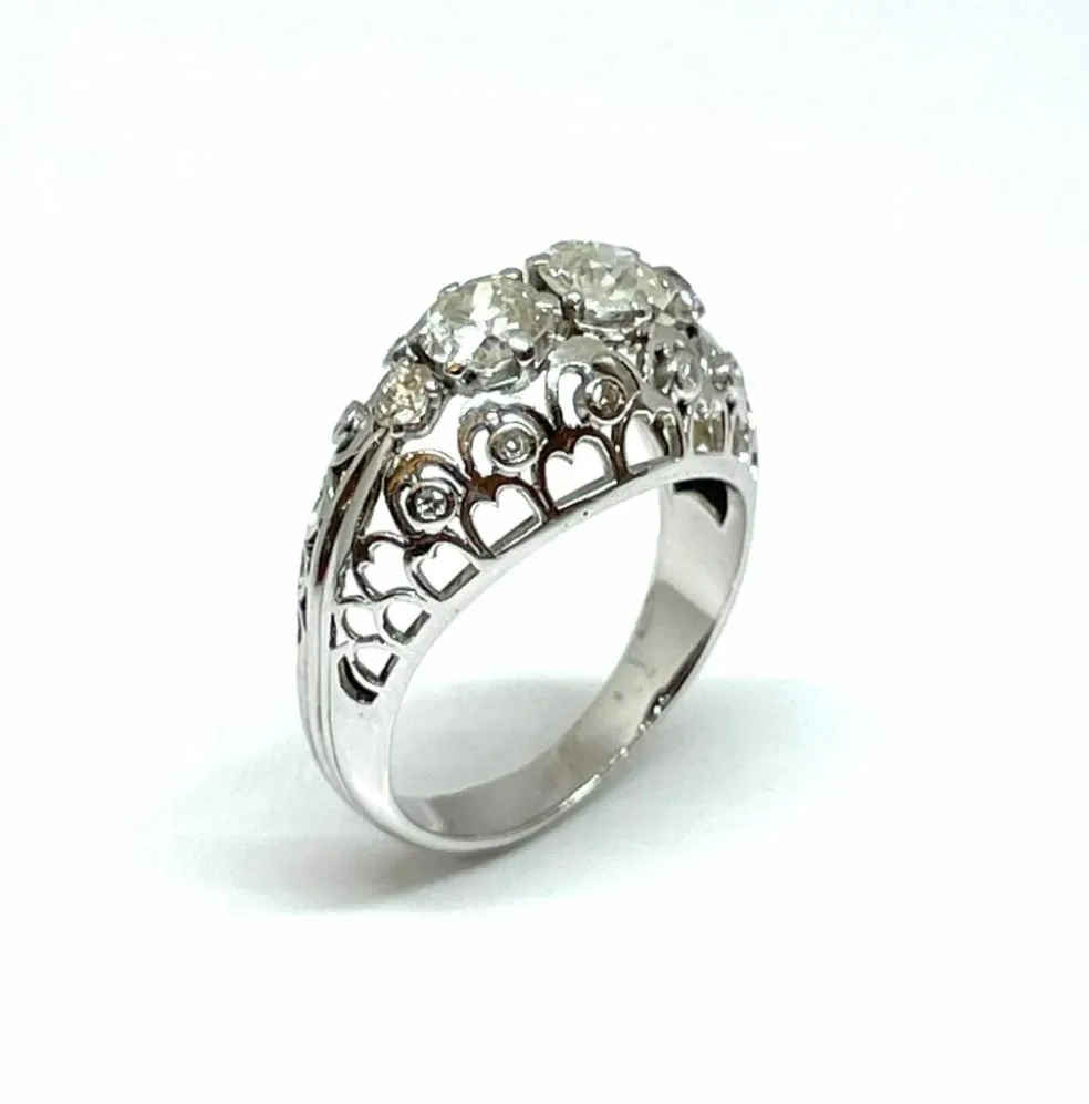 Bague ancienne ajourée en or blanc et diamants