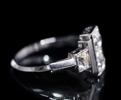 Bague ancienne Art Déco 1930 platine et diamants
