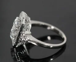 Bague ancienne Art Déco 1920 platine et diamants