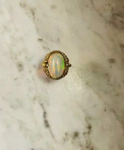 Bague ancienne, Art Nouveau, opale