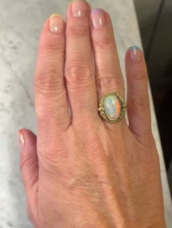 Bague ancienne, Art Nouveau, opale