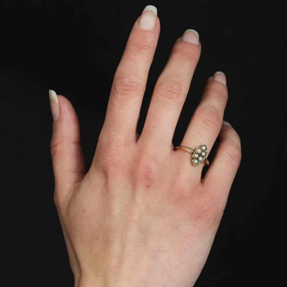Bague ancienne écusson et perles fines