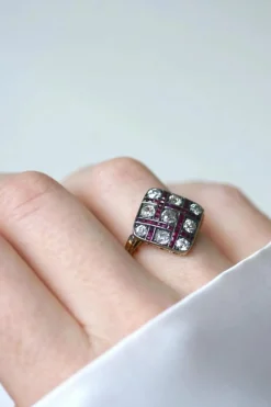 Bague ancienne Damier Diamants et Rubis Calibrés