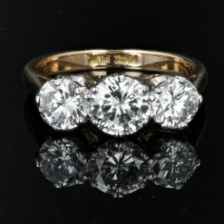 Bague ancienne diamants en jarretière