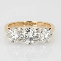 Bague ancienne diamants en jarretière
