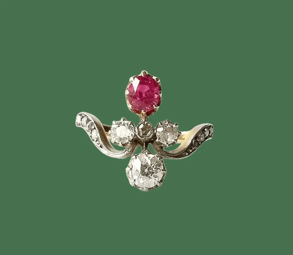 Bague ancienne duchesse or jaune diamants et rubis