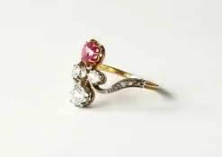 Bague ancienne duchesse or jaune diamants et rubis