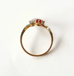 Bague ancienne duchesse or jaune diamants et rubis