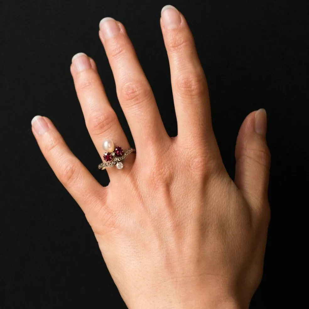 Bague ancienne duchesse rubis diamants et perle fine