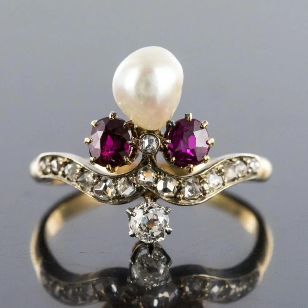 Bague ancienne duchesse rubis diamants et perle fine