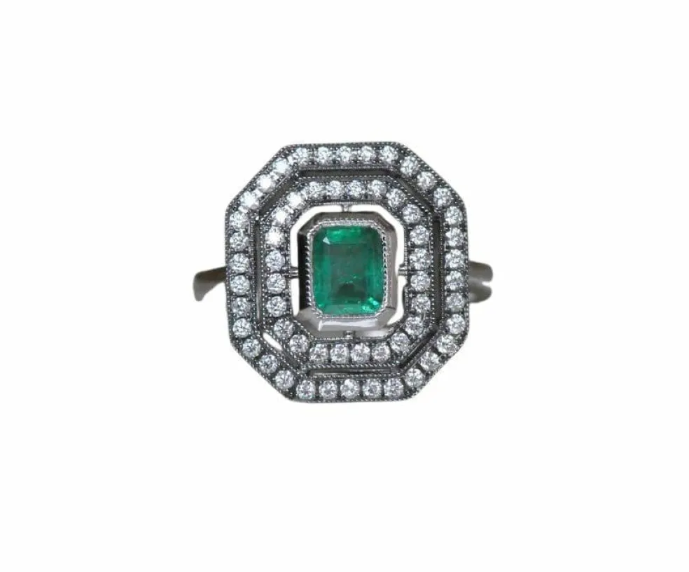 Bague ancienne en diamant et émeraude