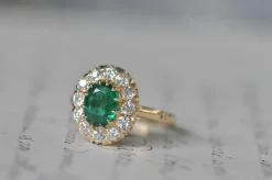 bague ancienne en émeraude verte