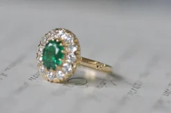 bague ancienne en émeraude verte