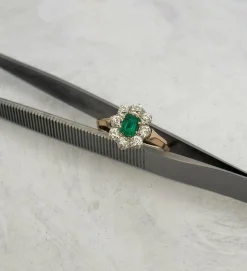 Bague ancienne en or 18 carats , émeraude et diamants