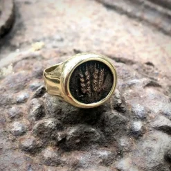 Bague ancienne en or avec pièce de monnaie du roi Agrippa Ier
