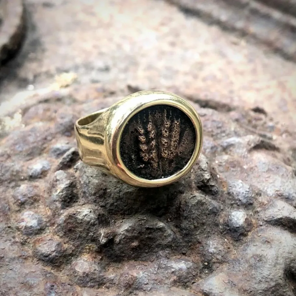 Bague ancienne en or avec pièce de monnaie du roi Agrippa Ier