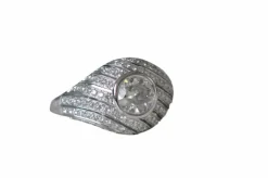 Bague ancienne en or blanc avec diamants