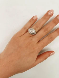Bague ancienne en or blanc avec diamants