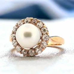 Bague ancienne en or et diamants et perle