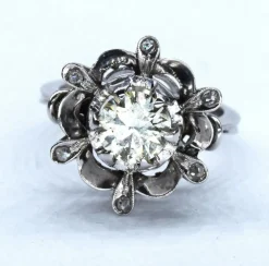 Bague ancienne en or et diamants