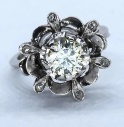 Bague ancienne en or et diamants