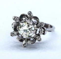 Bague ancienne en or et diamants
