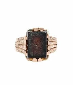 Bague ancienne en or et intaille