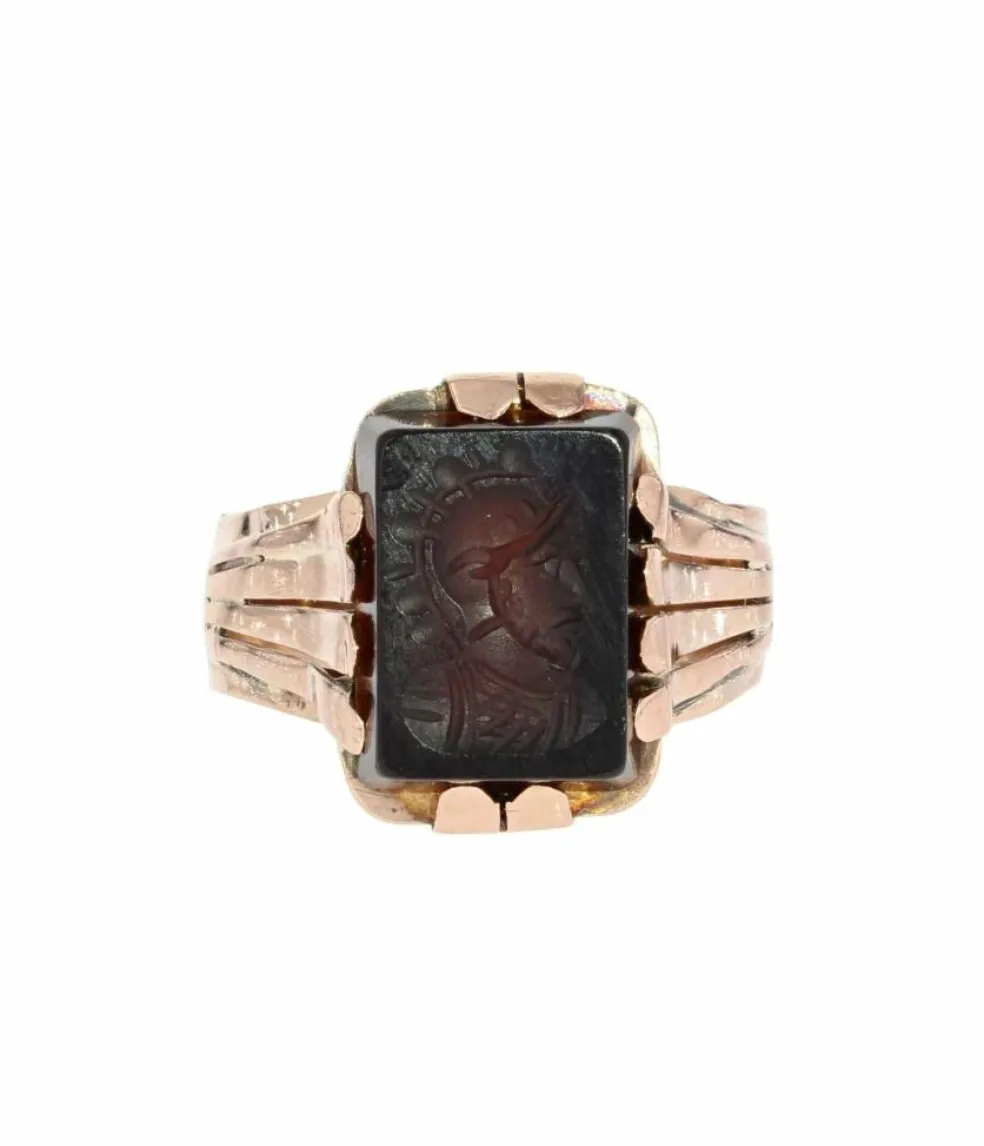 Bague ancienne en or et intaille