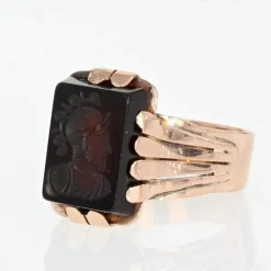 Bague ancienne en or et intaille