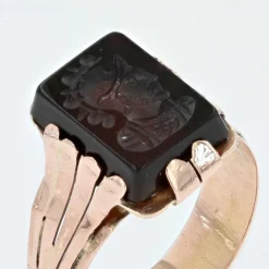 Bague ancienne en or et intaille