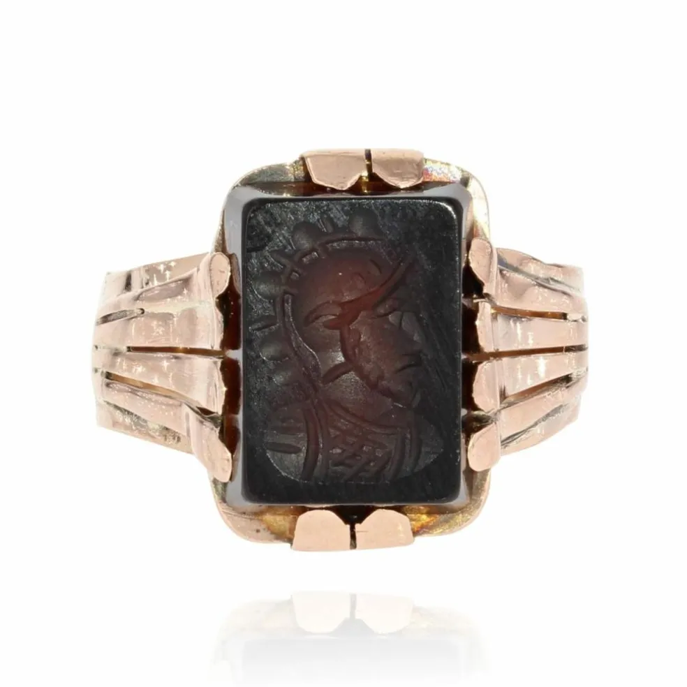Bague ancienne en or et intaille