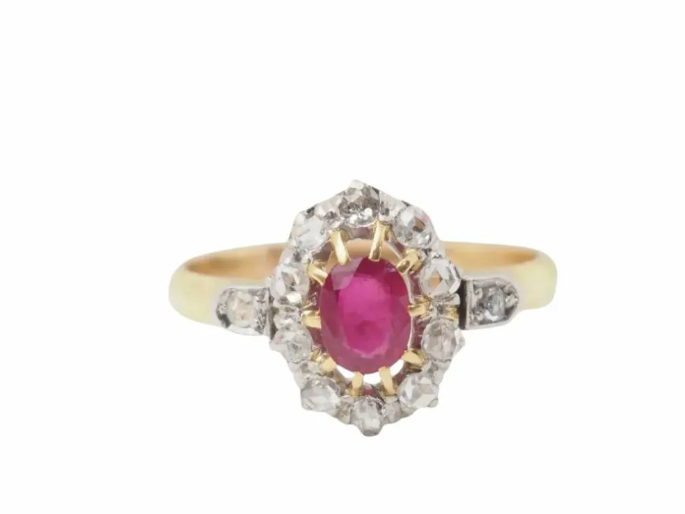 Bague ancienne en or jaune, rubis et diamants