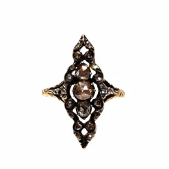 Bague ancienne en or jaune avec diamants roses en argent