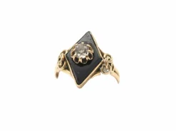 Bague ancienne en or jaune, onyx et diamants