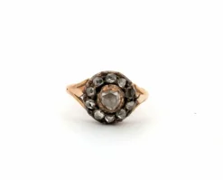 Bague ancienne en or jaune et argent avec couronne de diamants roses
