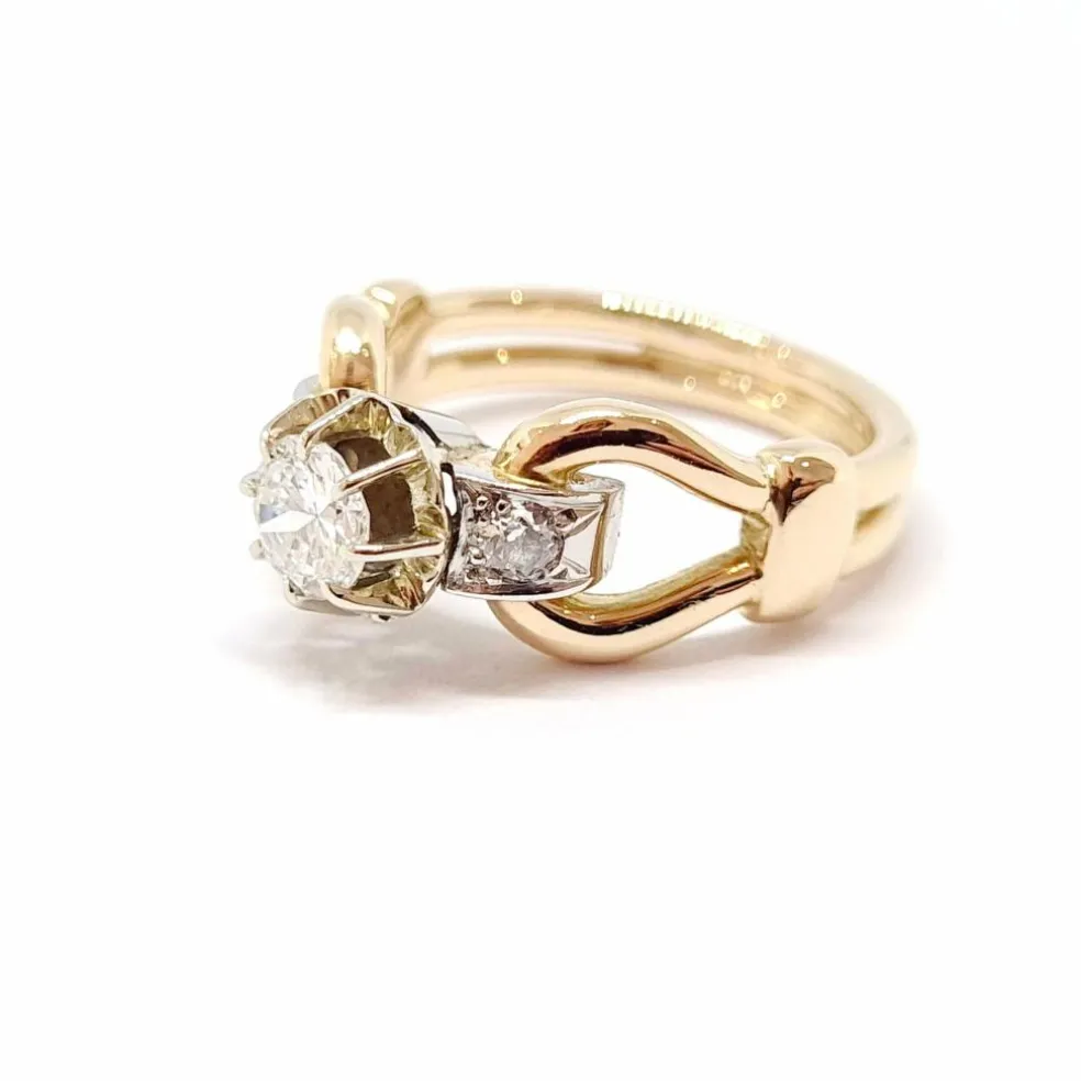 Bague ancienne en or jaune, diamants