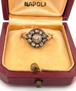 Bague ancienne en or jaune et argent avec couronne de diamants roses