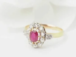 Bague ancienne en or jaune, rubis et diamants