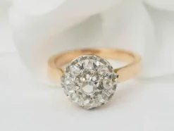 Bague ancienne en or rose, platine et diamants