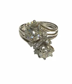 Bague ancienne en platine et diamants