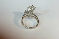 Bague ancienne en platine et diamants