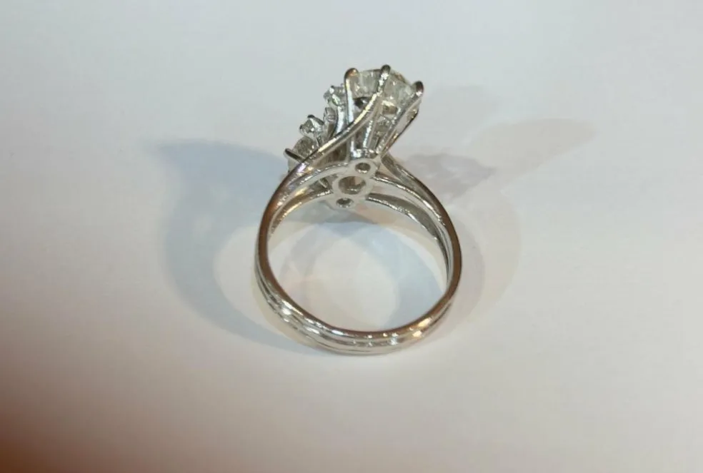 Bague ancienne en platine et diamants