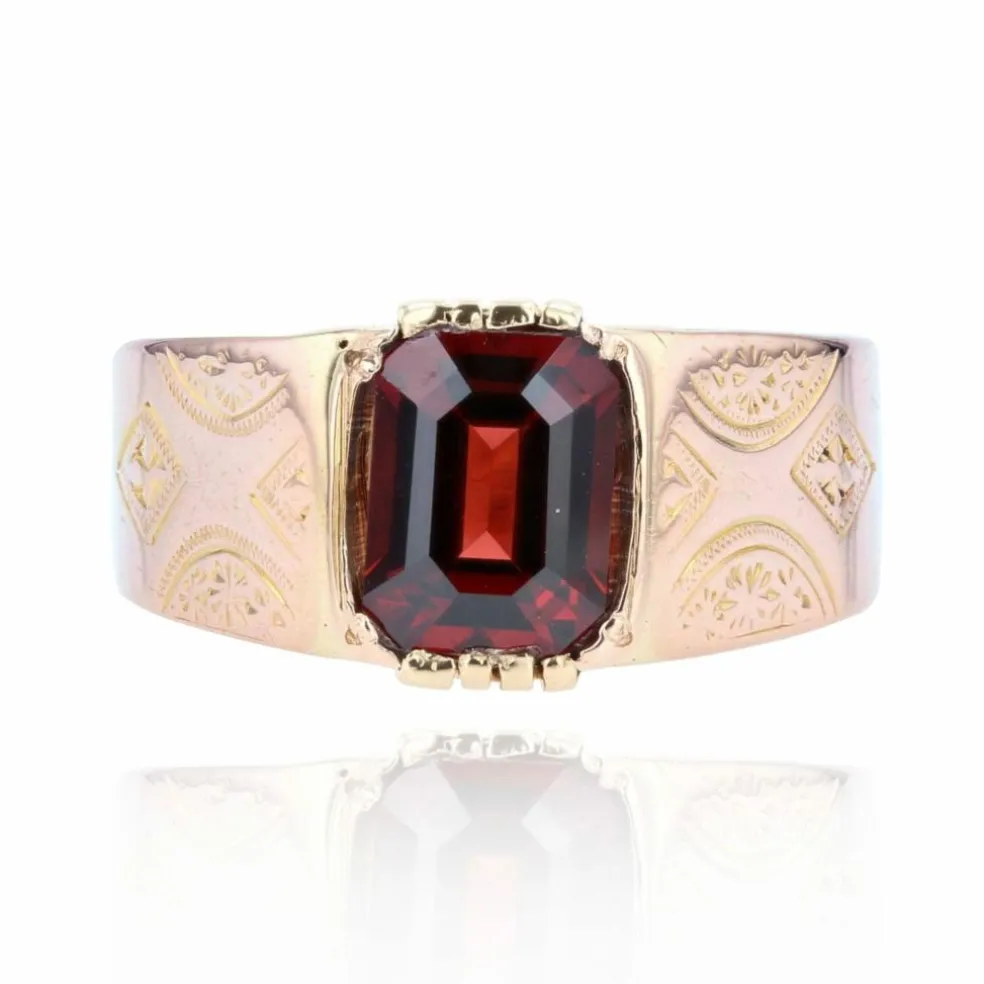 Bague ancienne gravée et grenat