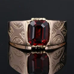 Bague ancienne gravée et grenat