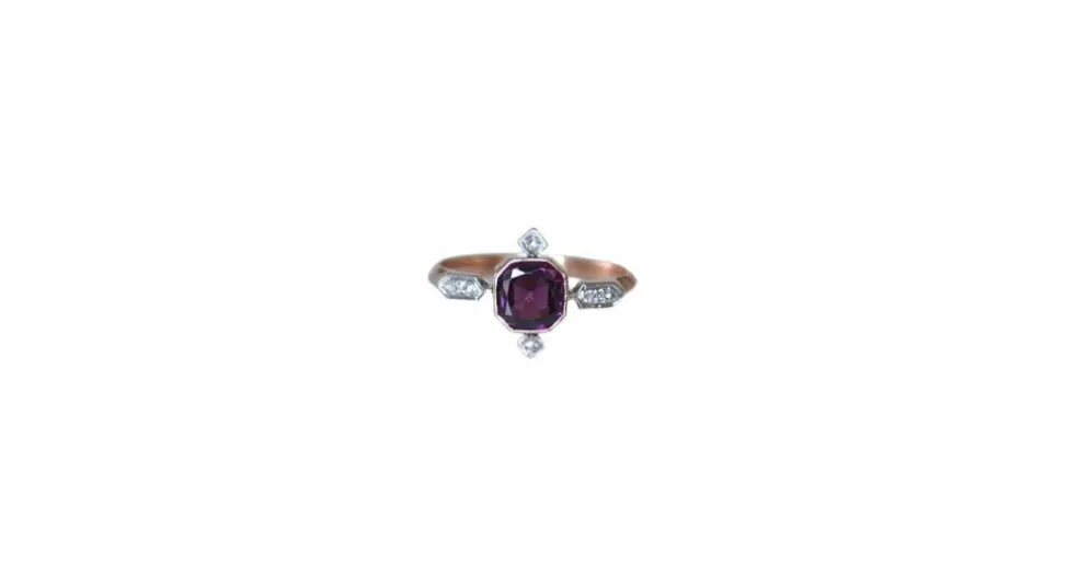 Bague Ancienne Grenat et Diamants sur Or Rose