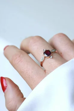 Bague Ancienne Grenat et Diamants sur Or Rose