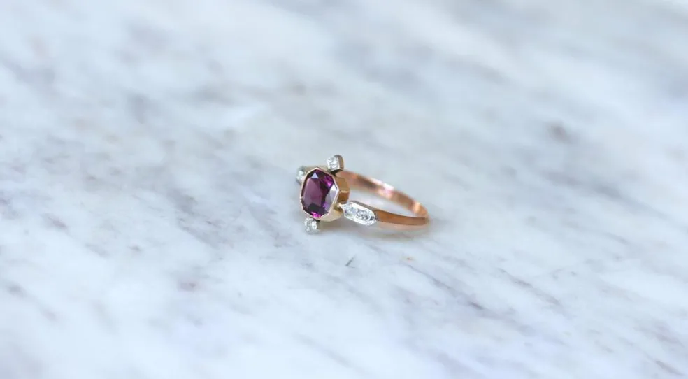 Bague Ancienne Grenat et Diamants sur Or Rose