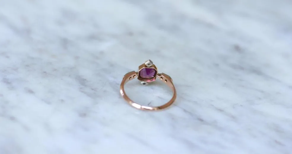 Bague Ancienne Grenat et Diamants sur Or Rose