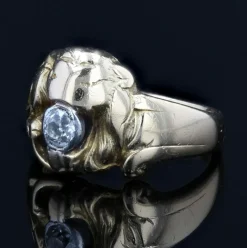 Bague ancienne lion en or et son diamant